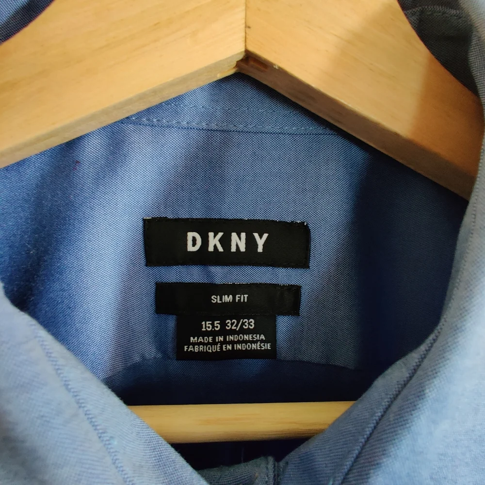 DKNY NWTs Men's Blue Slim Fit Full Button Up Long Sleeve Dress Shirt 15.5 32/33